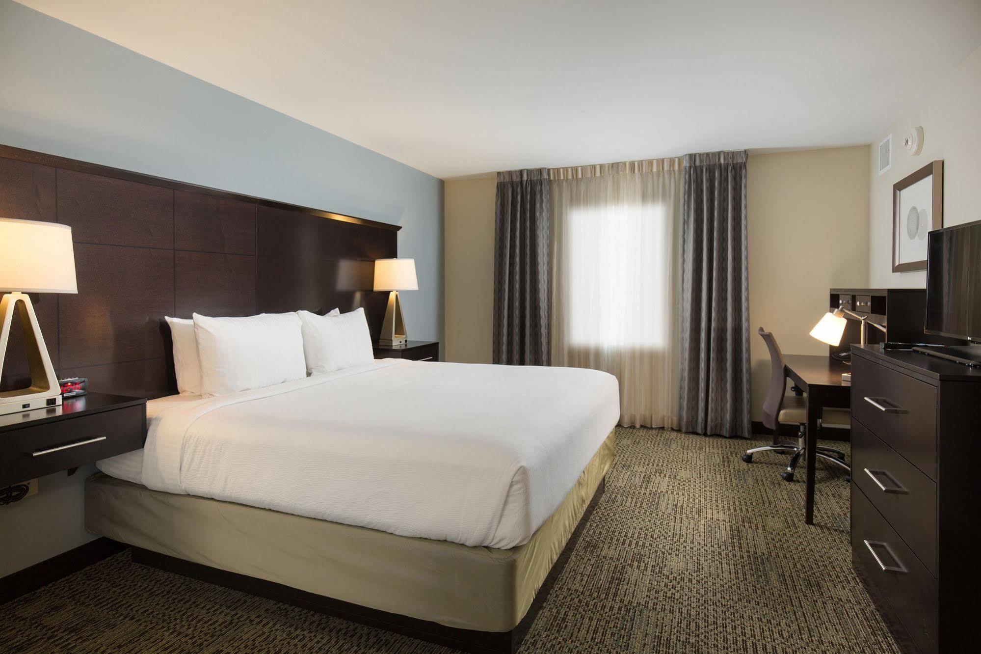 Staybridge Suites Corona South By Ihg Ngoại thất bức ảnh